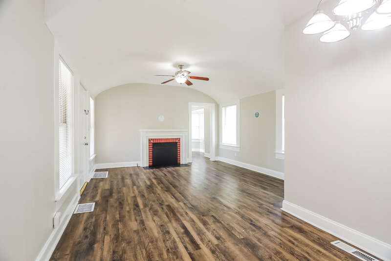 1,395/Mo, 624 9th Avenue Pleasant Grove, AL 35127 Living Room View