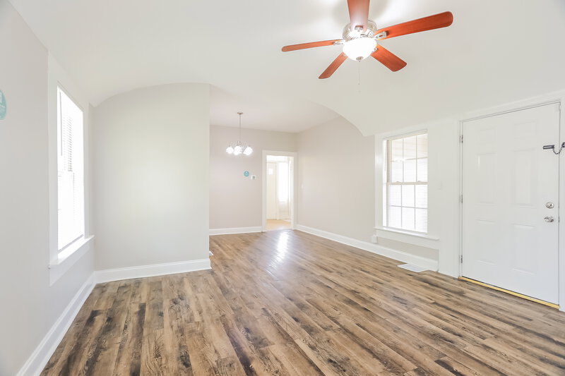 1,395/Mo, 624 9th Avenue Pleasant Grove, AL 35127 Living Room View 2