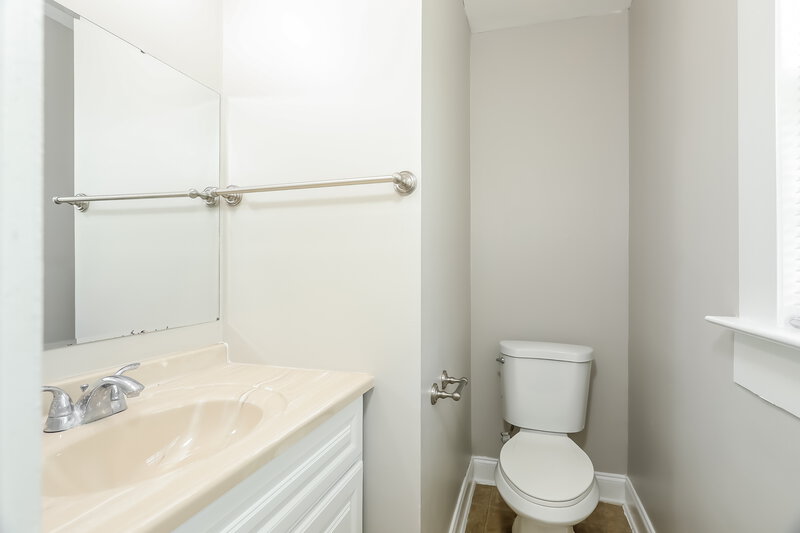 1,395/Mo, 624 9th Avenue Pleasant Grove, AL 35127 Main Bathroom View