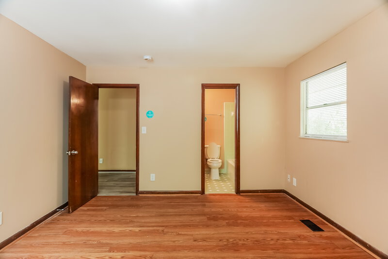 1,595/Mo, 901 Eldorado Dr BIRMINGHAM, AL 35235 Main Bedroom View 2