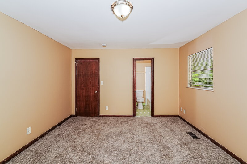 1,535/Mo, 901 Eldorado Dr BIRMINGHAM, AL 35235 Main Bedroom View 2