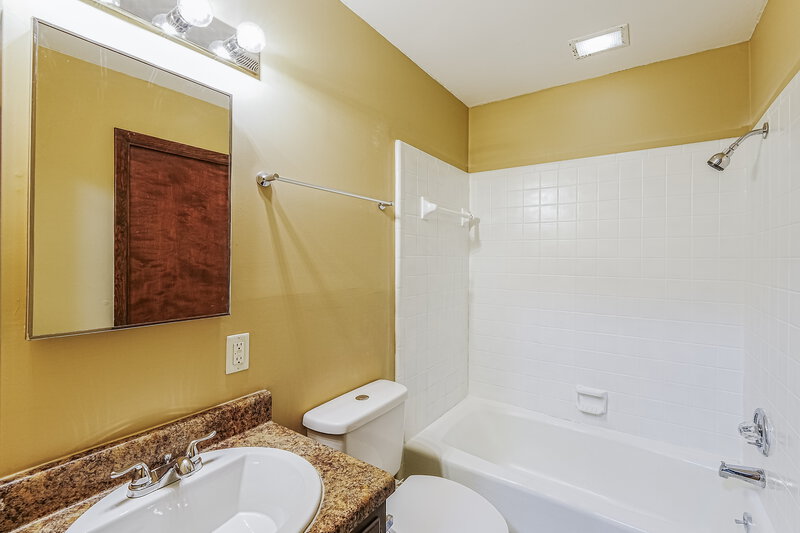 1,535/Mo, 901 Eldorado Dr BIRMINGHAM, AL 35235 Main Bathroom View