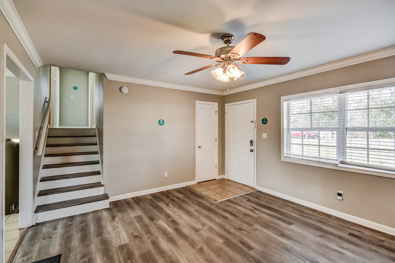 1,280/Mo, 2827 Arrowhead Drive Birmingham, AL 35215 Living Room View 2