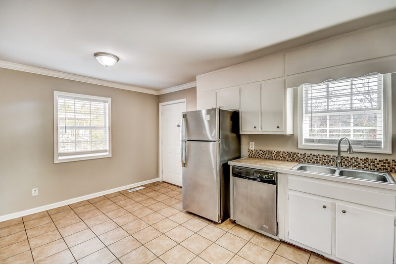 1,280/Mo, 2827 Arrowhead Drive Birmingham, AL 35215 Kitchen View