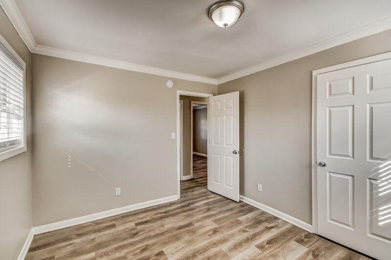 1,280/Mo, 2827 Arrowhead Drive Birmingham, AL 35215 Main Bedroom View 2