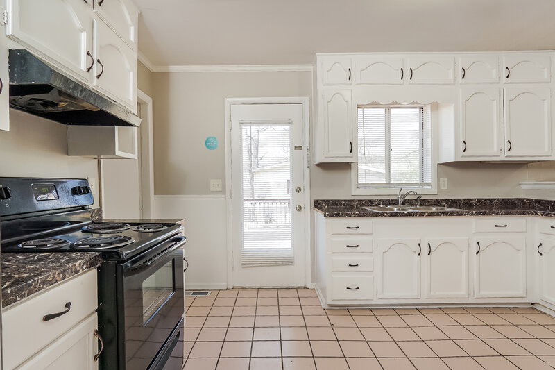 1,185/Mo, 224 Tanglewood Cir Birmingham, AL 35215 Kitchen View