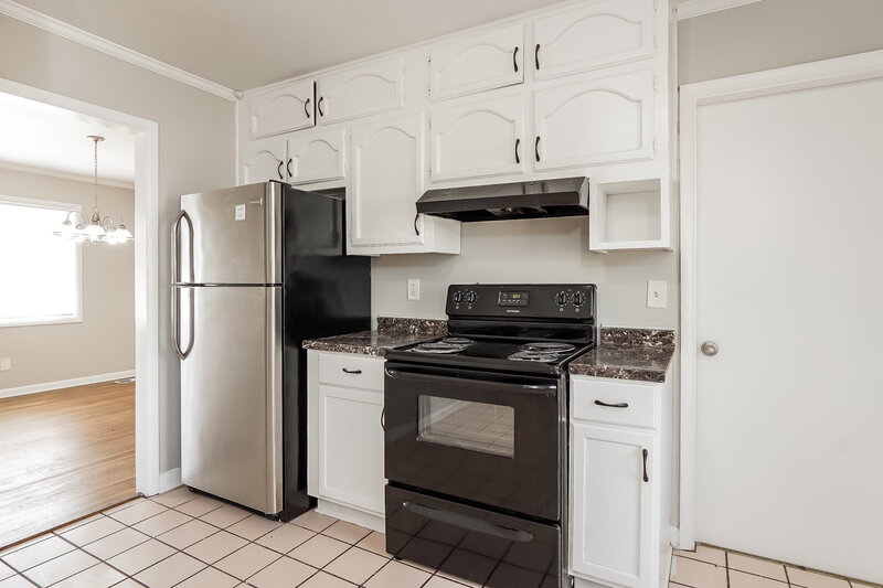 1,185/Mo, 224 Tanglewood Cir Birmingham, AL 35215 Kitchen View 2