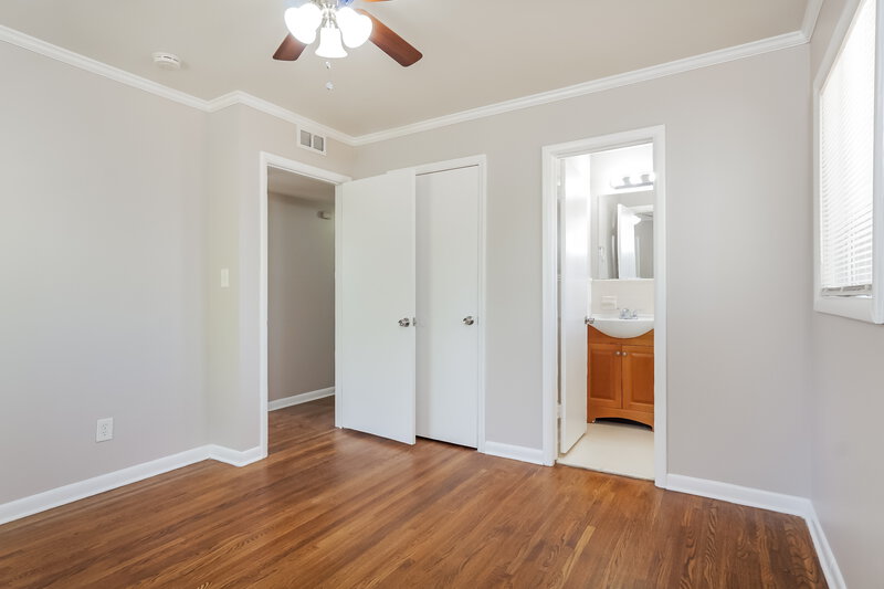 1,185/Mo, 224 Tanglewood Cir Birmingham, AL 35215 Main Bedroom View 2