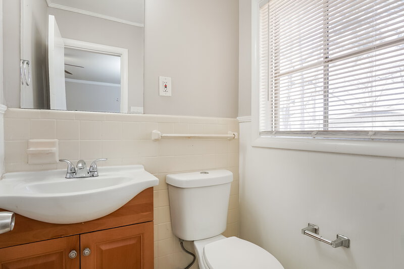 1,185/Mo, 224 Tanglewood Cir Birmingham, AL 35215 Main Bathroom View