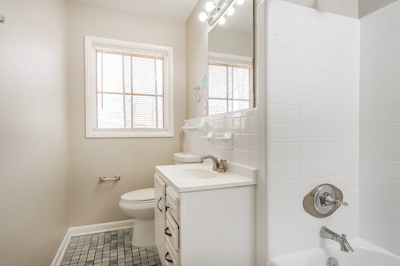 1,185/Mo, 224 Tanglewood Cir Birmingham, AL 35215 Bathroom View