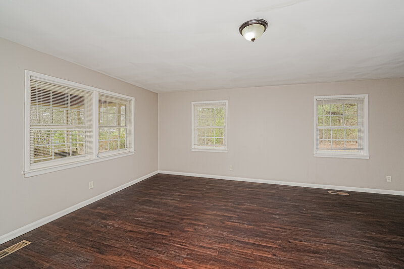 1,690/Mo, 1116 Hayes Rd ADAMSVILLE, AL 35005 Living Room View 2