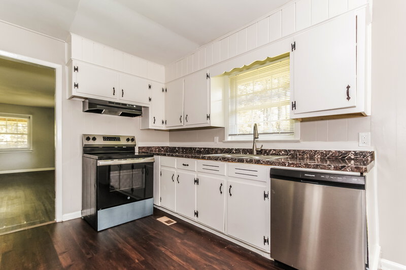 1,210/Mo, 1116 Hayes Rd ADAMSVILLE, AL 35005 Kitchen View