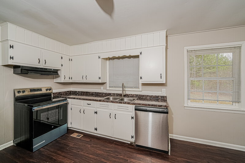 1,690/Mo, 1116 Hayes Rd ADAMSVILLE, AL 35005 Kitchen View