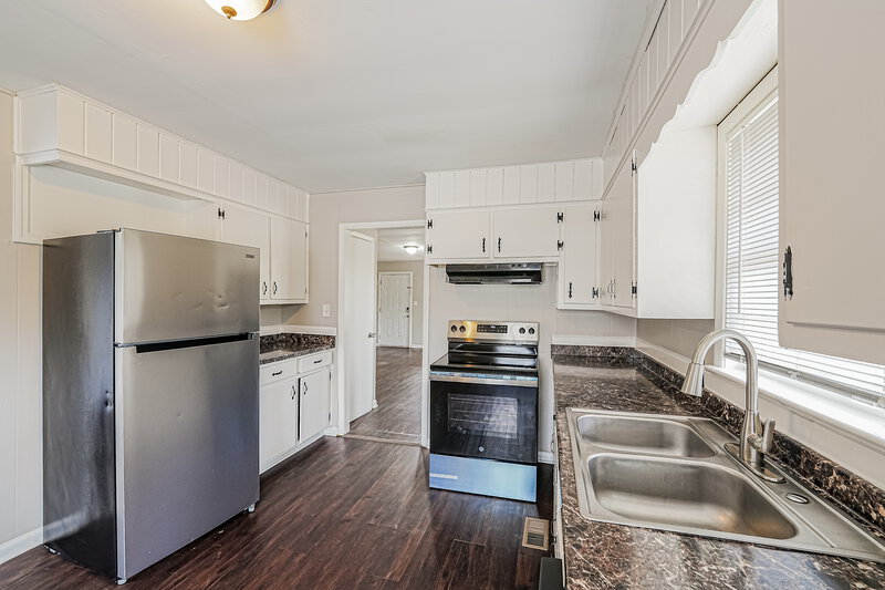 1,690/Mo, 1116 Hayes Rd ADAMSVILLE, AL 35005 Kitchen View 2