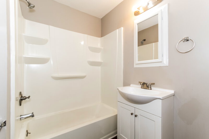 1,210/Mo, 1116 Hayes Rd ADAMSVILLE, AL 35005 Bathroom View
