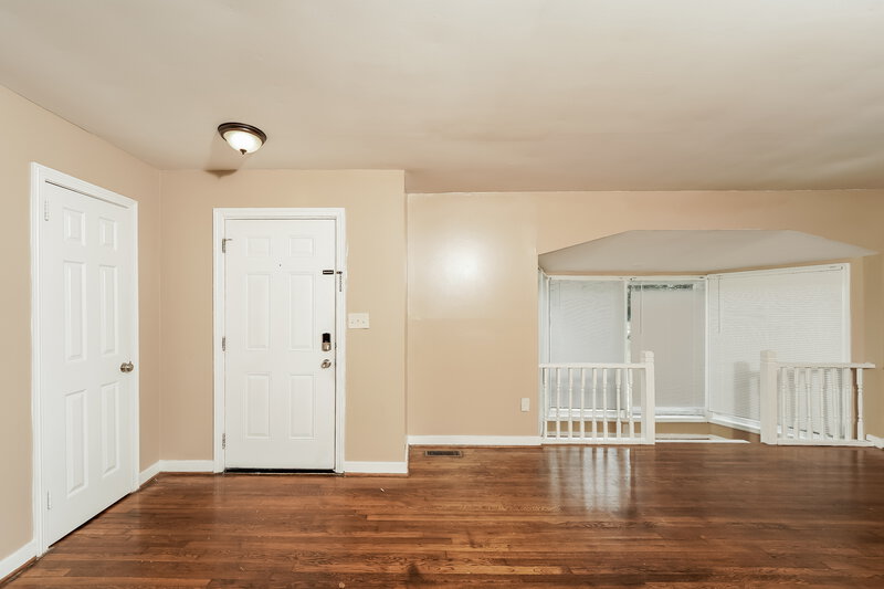 1,635/Mo, 1001 Park Pl BIRMINGHAM, AL 35215 Living Room View 2