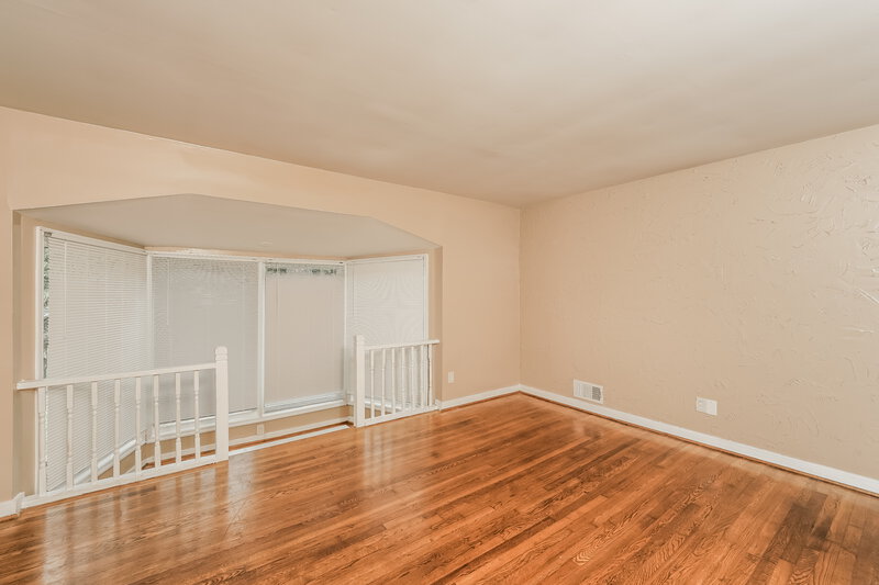 1,635/Mo, 1001 Park Pl BIRMINGHAM, AL 35215 Living Room View 3