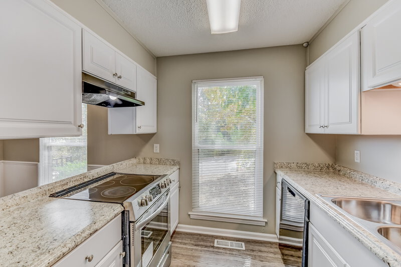 1,430/Mo, 5408 Ponce De Leon Circle Clay, AL 35126 Kitchen View