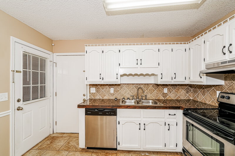 1,350/Mo, 5837 Janet Drive Clay, AL 35173 Kitchen View
