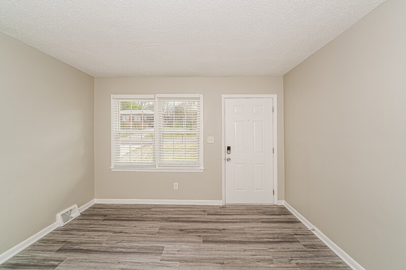 1,055/Mo, 2516 4th Way NW Center Point, AL 35215 Living Room View