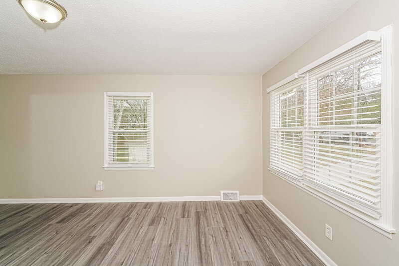 1,055/Mo, 2516 4th Way NW Center Point, AL 35215 Living Room View 2