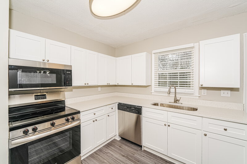 1,055/Mo, 2516 4th Way NW Center Point, AL 35215 Kitchen View