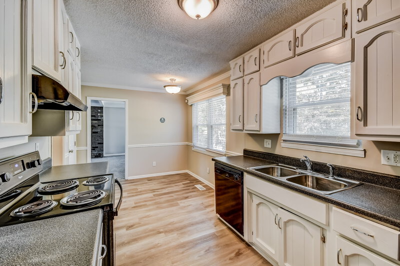 1,590/Mo, 1541 Cedargate Circle Birmingham, AL 35235 Kitchen View 2