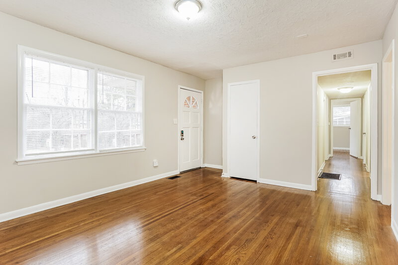 1,040/Mo, 413 13th Terrace NW Center Point, AL 35215 Living Room View 2