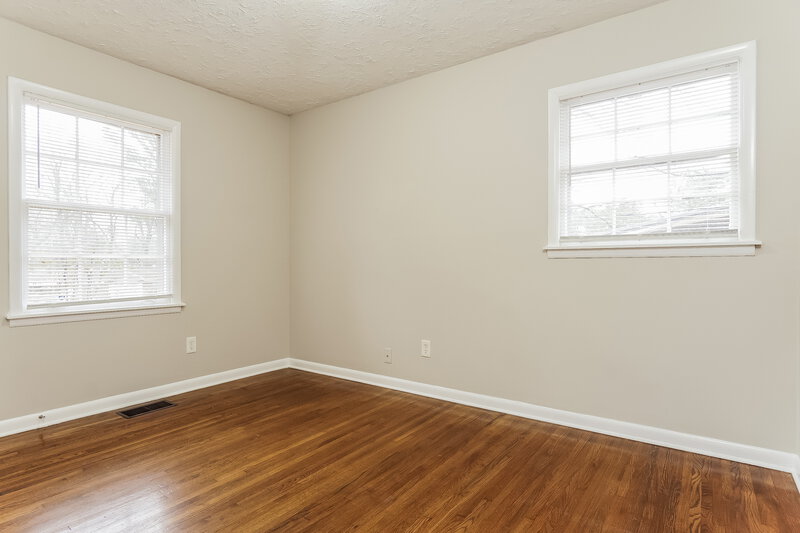 1,040/Mo, 413 13th Terrace NW Center Point, AL 35215 Main Bedroom View