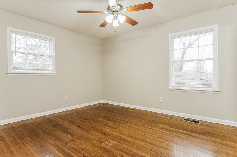 1,040/Mo, 413 13th Terrace NW Center Point, AL 35215 Main Bedroom View 2