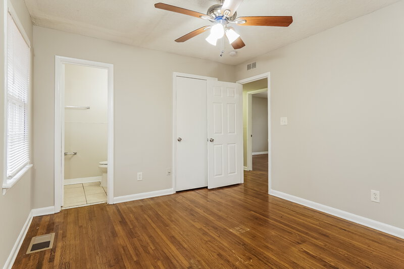 1,040/Mo, 413 13th Terrace NW Center Point, AL 35215 Main Bedroom View 3