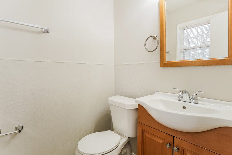 1,040/Mo, 413 13th Terrace NW Center Point, AL 35215 Powder Room View