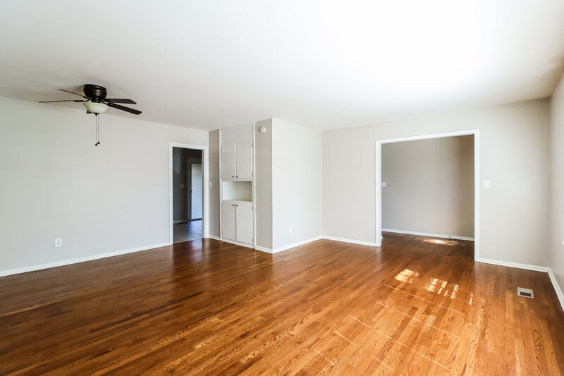 1,435/Mo, 229 Sam Pate Drive Birmingham, AL 35215 Living Room View 3