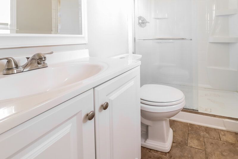 1,435/Mo, 229 Sam Pate Drive Birmingham, AL 35215 Main Bathroom View