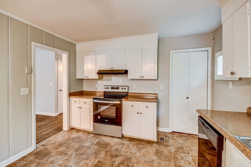 1,195/Mo, 1025 Inzer Road Birmingham, AL 35214 Kitchen View 3