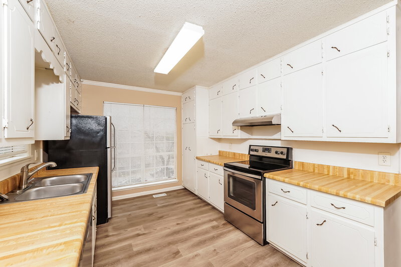 2,010/Mo, 5839 Brenda Drive Clay, AL 35173 Kitchen View 2