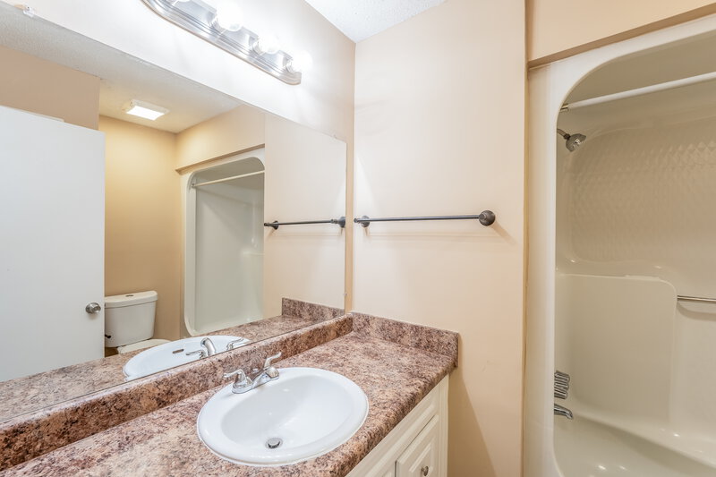 2,010/Mo, 5839 Brenda Drive Clay, AL 35173 Main Bathroom View