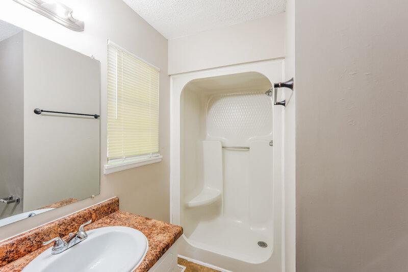 1,415/Mo, 5839 Brenda Drive Clay, AL 35173 Main Bathroom View