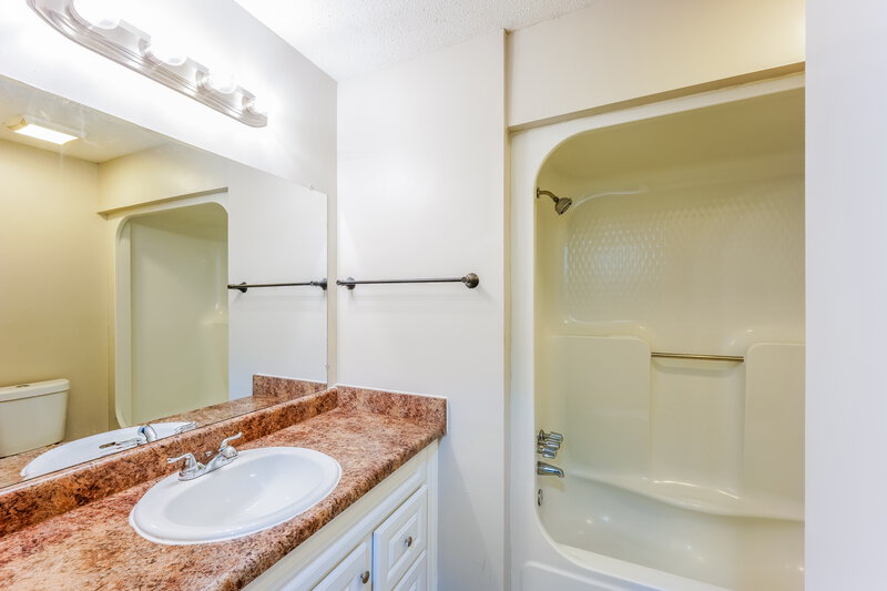 1,415/Mo, 5839 Brenda Drive Clay, AL 35173 Bathroom View