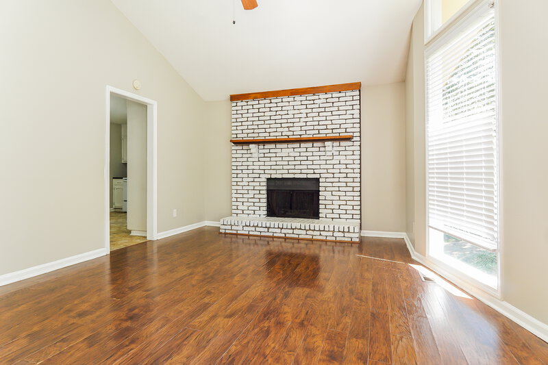 1,420/Mo, 20 Moonglow Drive Birmingham, AL 35215 Living Room View