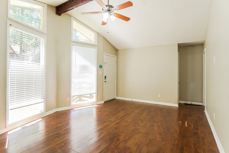 1,420/Mo, 20 Moonglow Drive Birmingham, AL 35215 Living Room View 3