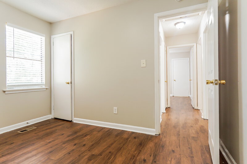 1,420/Mo, 20 Moonglow Drive Birmingham, AL 35215 Main Bedroom View