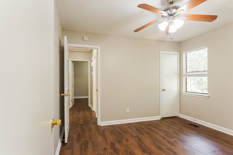 1,420/Mo, 20 Moonglow Drive Birmingham, AL 35215 Main Bedroom View 2
