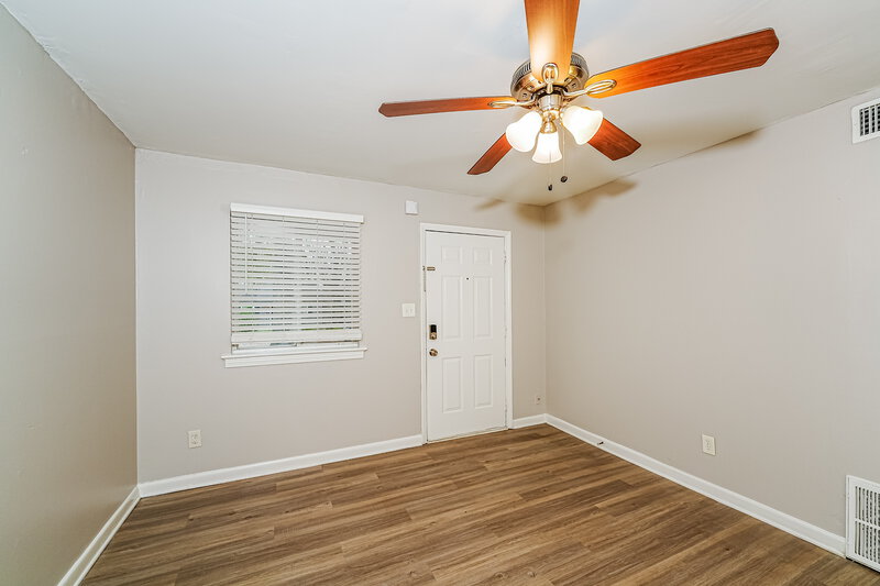 1,060/Mo, 209 Woodward Drive Hueytown, AL 35023 Living Room View