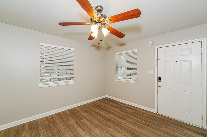 1,060/Mo, 209 Woodward Drive Hueytown, AL 35023 Living Room View 2