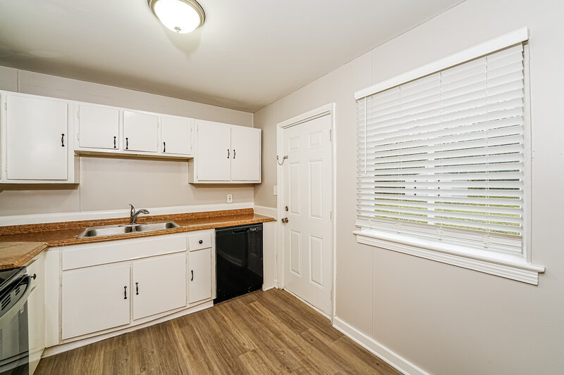 1,060/Mo, 209 Woodward Drive Hueytown, AL 35023 Kitchen View