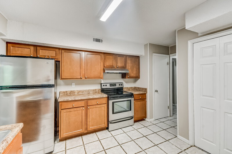 2,065/Mo, 24 Autry Drive Chelsea, AL 35043 Kitchen View 2