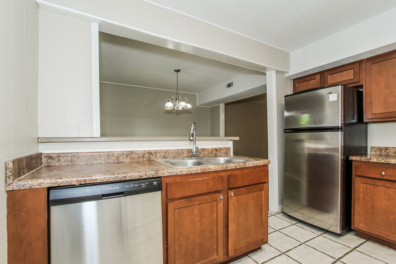 1,695/Mo, 24 Autry Drive Chelsea, AL 35043 Kitchen View 2