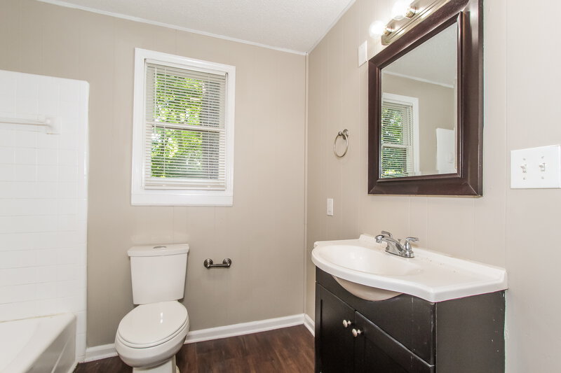 1,695/Mo, 24 Autry Drive Chelsea, AL 35043 Main Bathroom View