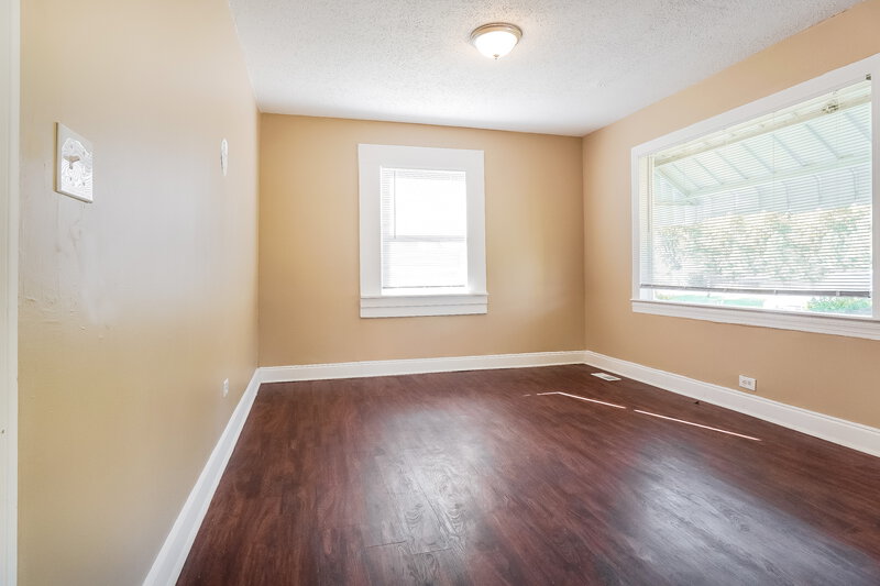 990/Mo, 3004 Forestdale Boulevard Adamsville, AL 35005 Living Room View 2